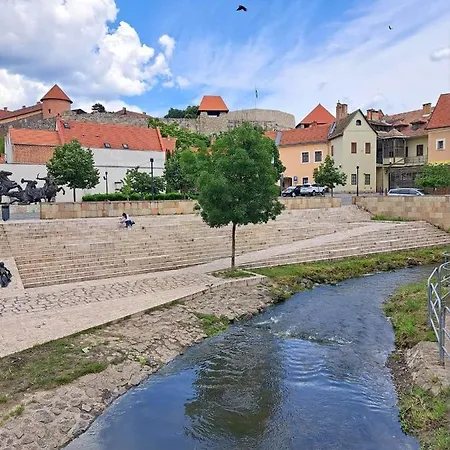 Bb21 Apartman Eger - City Centre מראה חיצוני תמונה